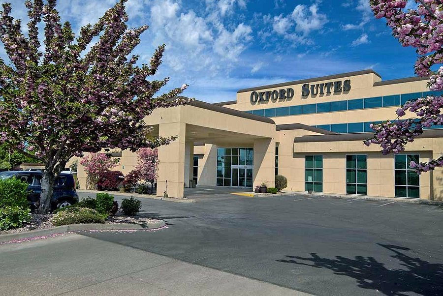 oxford-suites-yakima